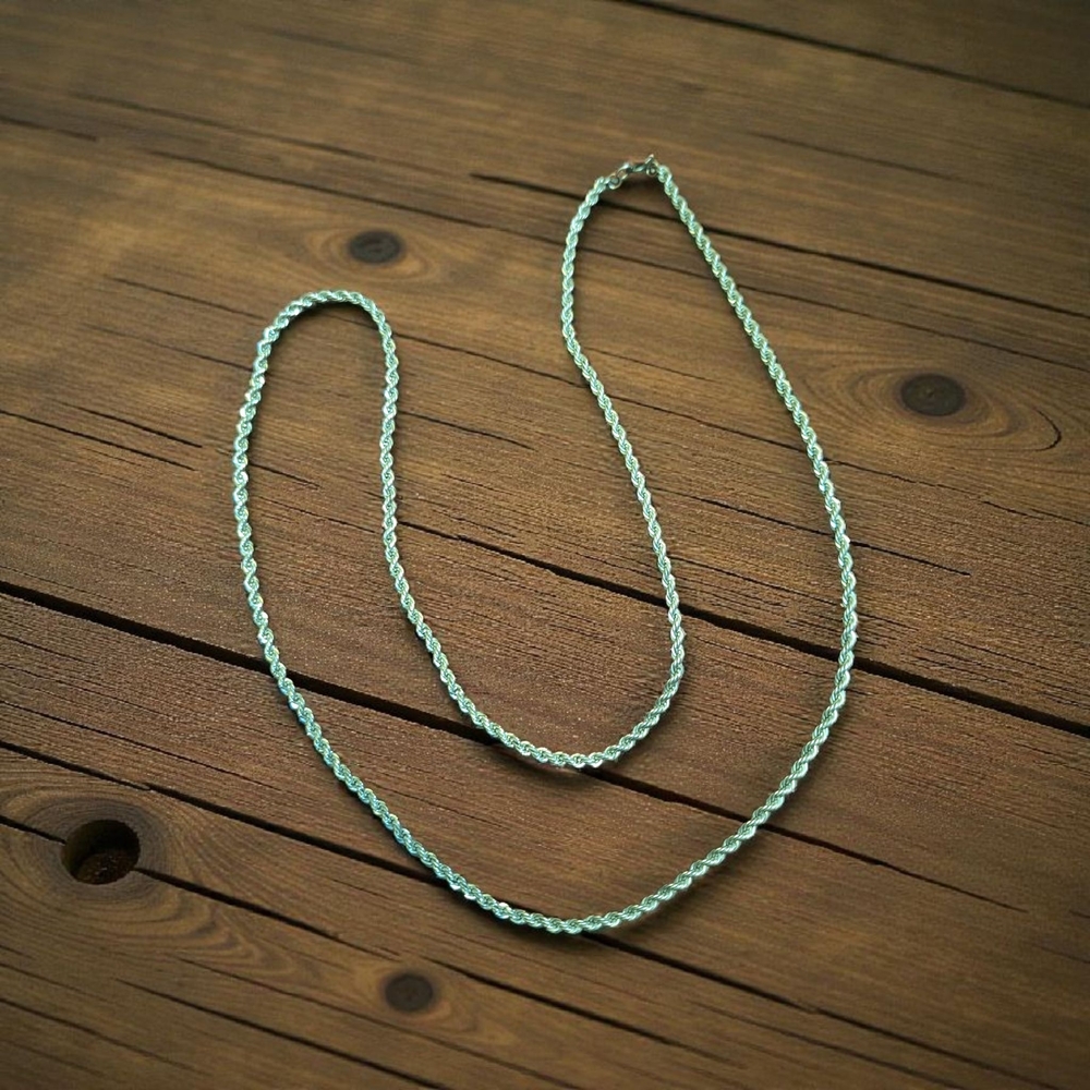 Elegant Silver Tone Necklace 30 Inch